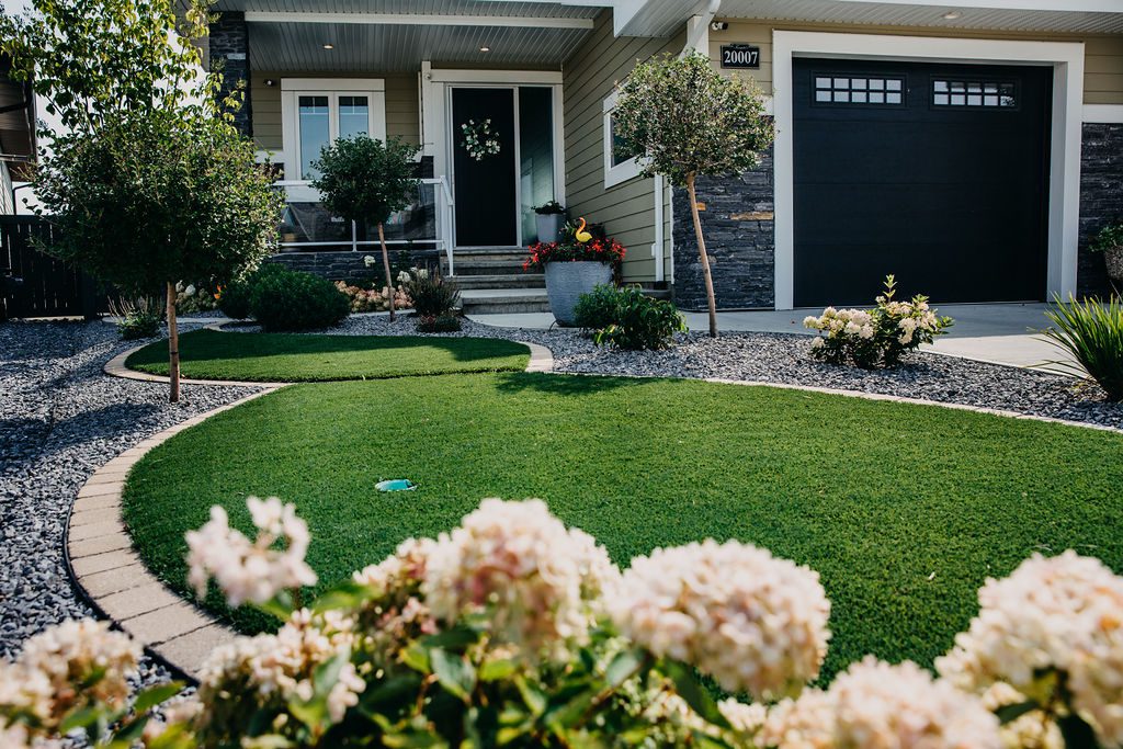 house with frontyard landscape