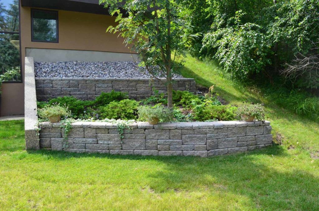 Retaining wall